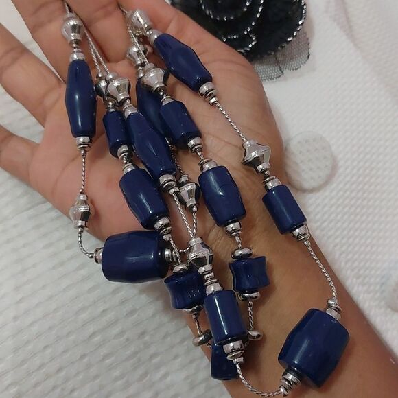 Vintage 1946 Triple Strands Layered Necklace Blue Cylinder Beads Silver Tone - Picture 7 of 7